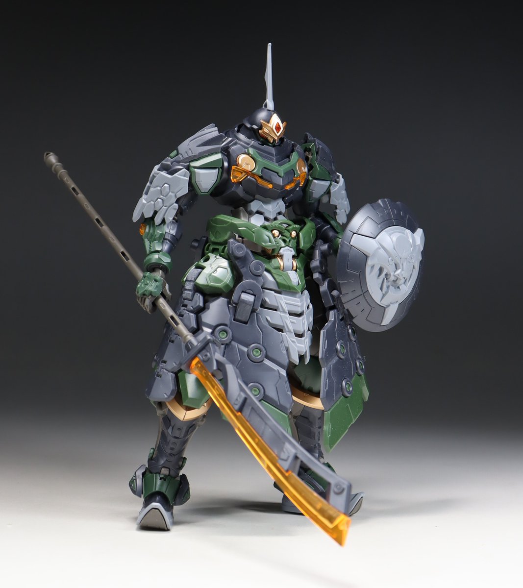 Gsummer15's tweet photo. 魔動核のキット「鉄浮屠」を組んでみました
重厚なフォルムがカッコイイです
お値段は3000円台半ば、サイズは少し大きめのＨGガンプラくらいです
無塗装でもカラフルな仕上がりなのが良いですね https://t.co/5y8UyyQeSc