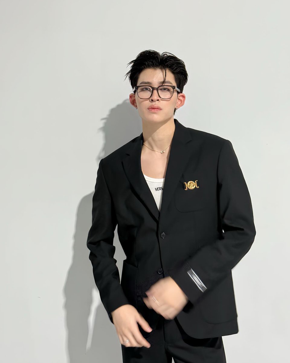 pondfvr's tweet photo. this look was perfection with a pulse https://t.co/RwwDaHZ86U
