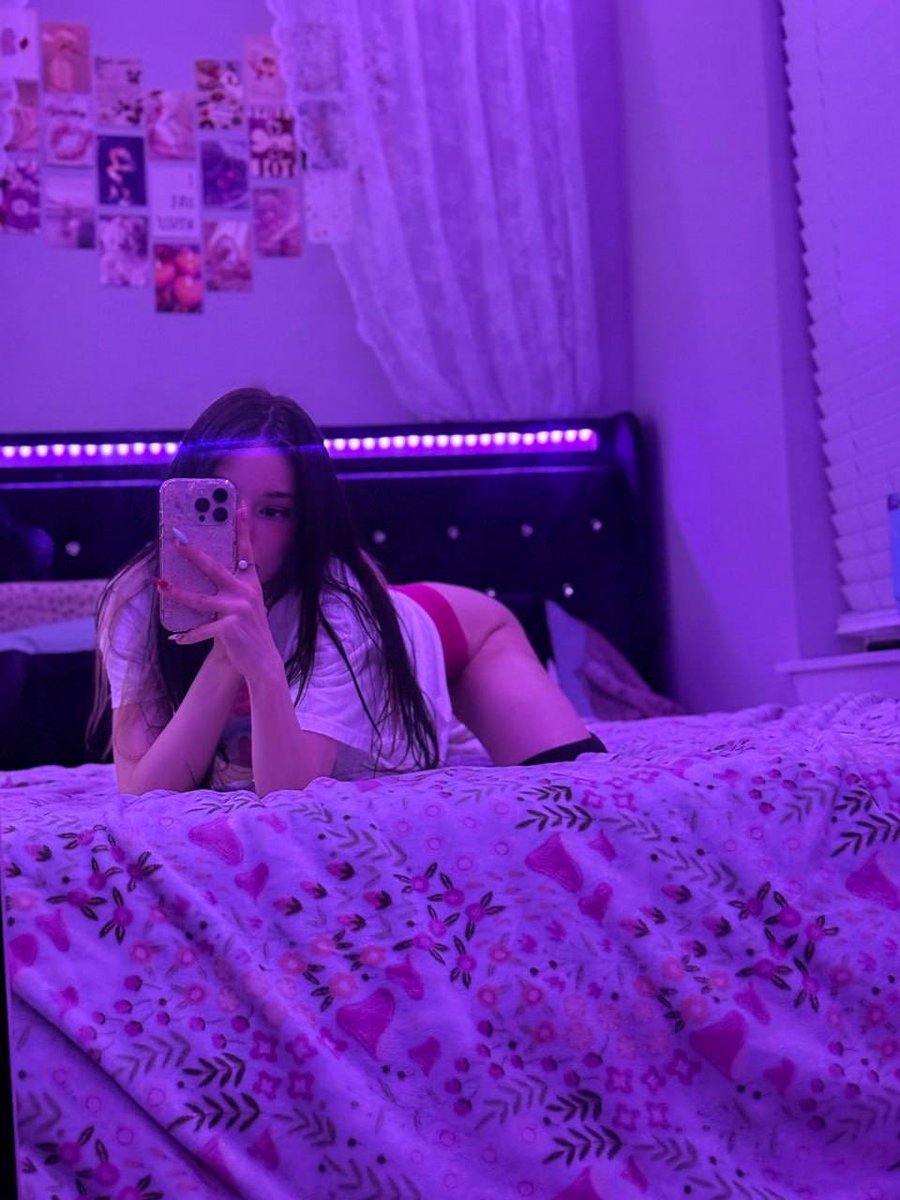 AmethystKat30's tweet photo. need to sit on his lap and make a mess all over his thigh 😩 https://t.co/VJzmAYNWDo