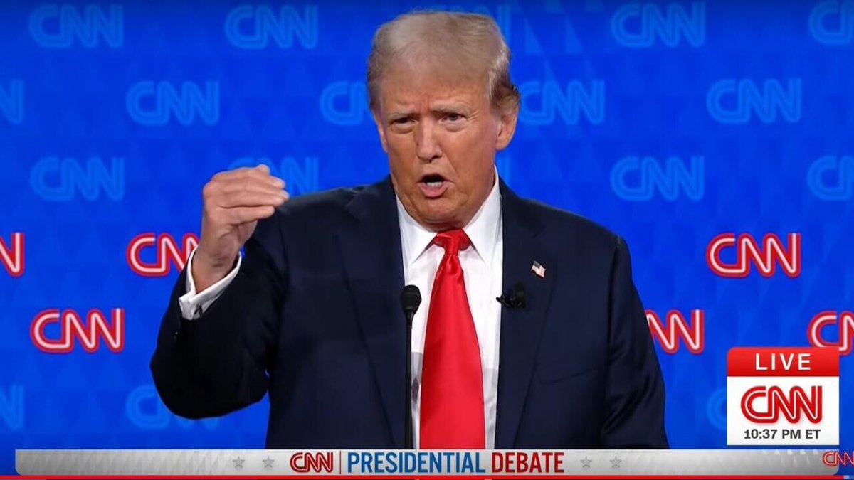 RFI's tweet photo. Médias bannis de la Maison Blanche par Trump: une décision inconstitutionnelle jugent des journalistes
➡️ https://t.co/xOEQu11QEw https://t.co/OW5RSrYiKy