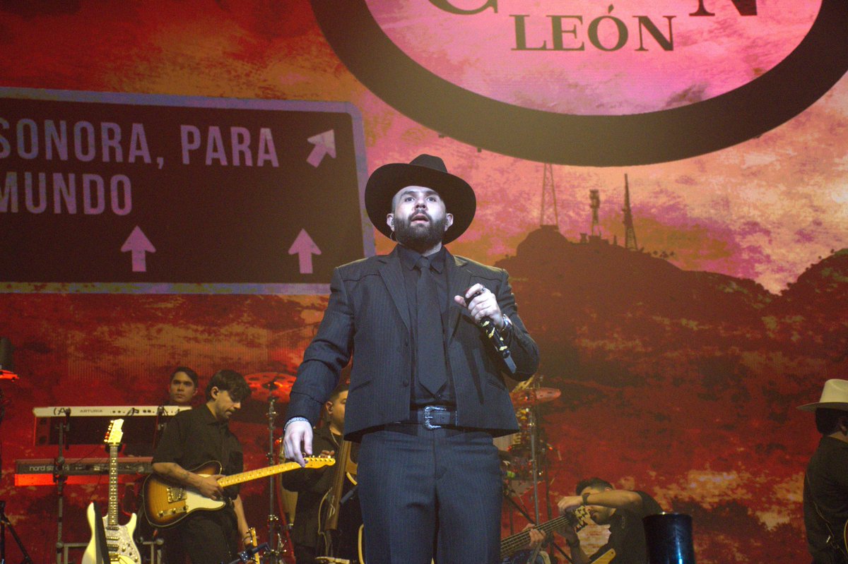 savemartcenter's tweet photo. Another full house at the Save Mart Center! Thank you Carín León for bringing the "De Sonora Para El Mundo" tour to Fresno tonight! 🔥🎶 What an incredible show!

#CarinLeon #SaveMartCenter #SMCRocks #Fresno https://t.co/C5pS9KT5uk