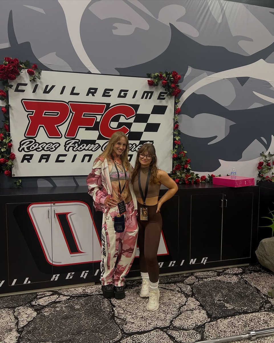 jayyymathis's tweet photo. it’s hard to act civil at the arnold 💖💐

what a fucking good time. im so insanely blessed to be here, and i wouldn’t be able to do it without you guys. i love getting to know every one of you through your tattoos and your stories and leaves such an i... https://t.co/sNQG3E3j9a