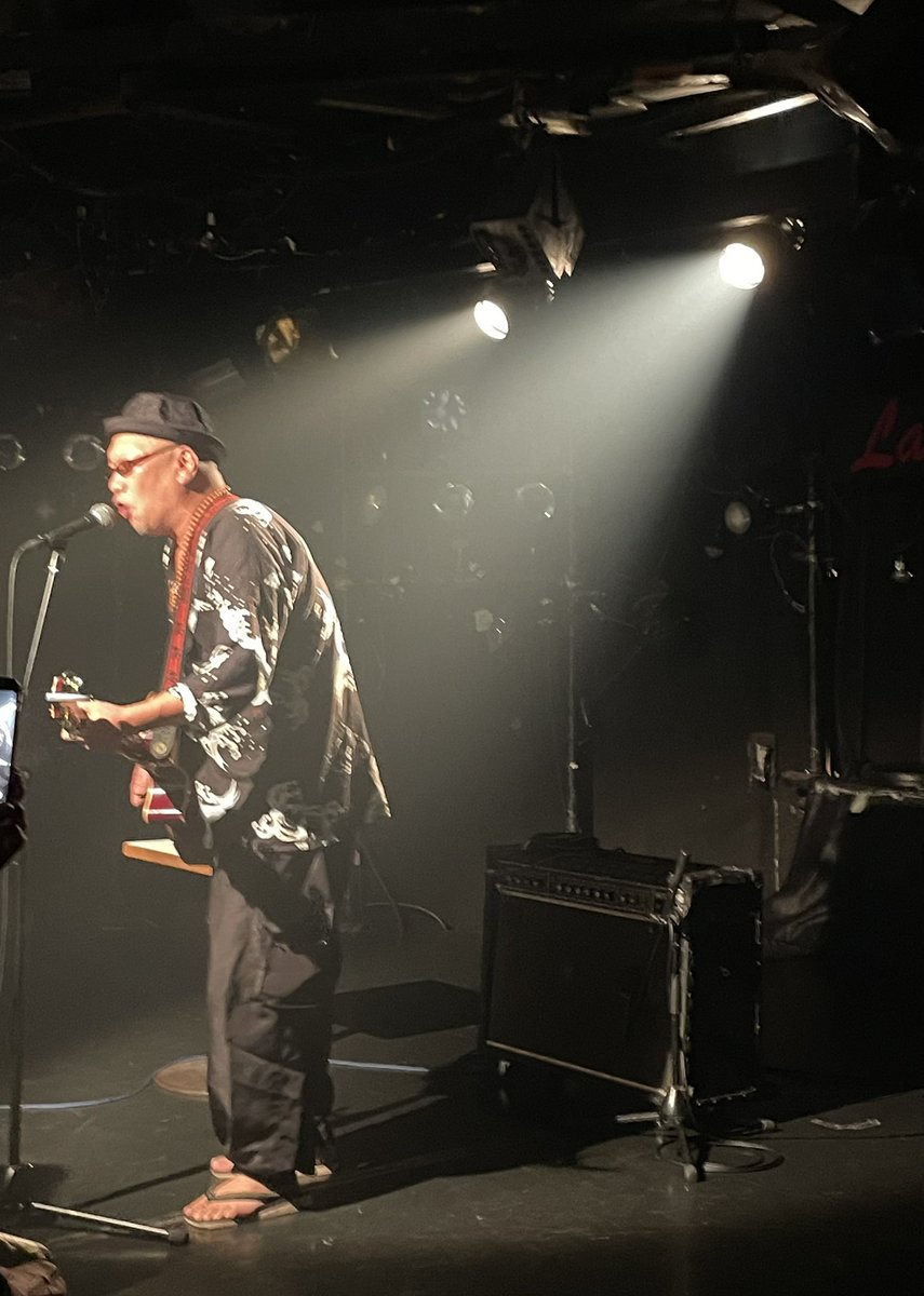kimipon2012's tweet photo. 今日はシュウジゲンノウズさんのライブを観に渋谷のlamamaへ🌈

観客の方々の一体感が半端なく✨心に響く名曲満載で超〜楽しかったです💕

裸一貫身一つに始まり、アホンダラ万歳、俺の直感がそう言ってんだ、カバーのいいんだぜ等

アンコールの欠落者の唄まで、聴きたい曲全部聴けて幸せでした💖 https://t.co/suoKYmWnOY