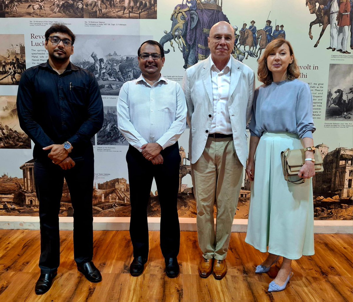 Ru_Cons_Kolkata's tweet photo. 🇷🇺🤝🇮🇳On September 18, Mr. Maxim Kozlov, Consul General of #Russia in #Kolkata, accompanied by his spouse Dr. Natalia Gerasimova, visited #India’s oldest research center — the #Asiatic Society, Kolkata, founded in 1784 — where they met with Lt.Col. Anant Sinha, Administrator. https://t.co/N9iqWT9ELa