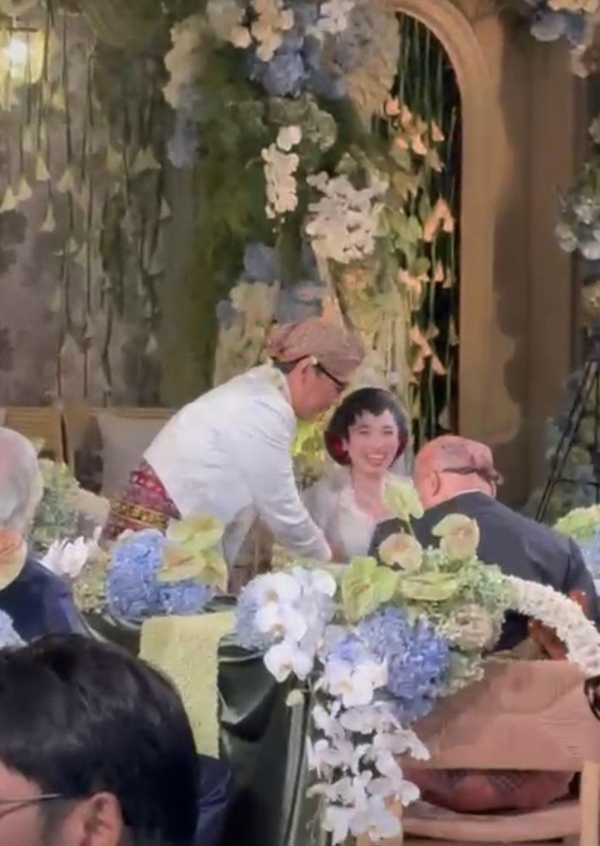 overpricey's tweet photo. andre taulany sama amanda rigby beneran ga punya malu anjerrr

beneran nikah sih kabarnya udah ada ya dan sekarang udah beneran nikah sah, tapi pake prewedd? wow, another level of ga punya malu https://t.co/yAMSEABFKX