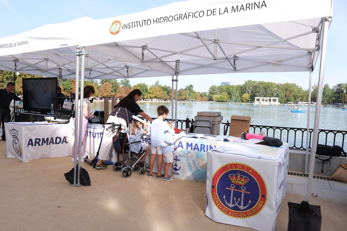 Armada_esp's tweet photo. ⚓️Hoy de 10:00 a 20:00 h, la #Armada estará en #ElRetiro con
demostraciones cinológicas a 12:00h y 18:00h e hidrográficas a 11:00H y 16:00h
💪Además de una pista de obstáculos infantil.
#SemanaNavalDeMadrid2026 https://t.co/B2FsYFnbY6