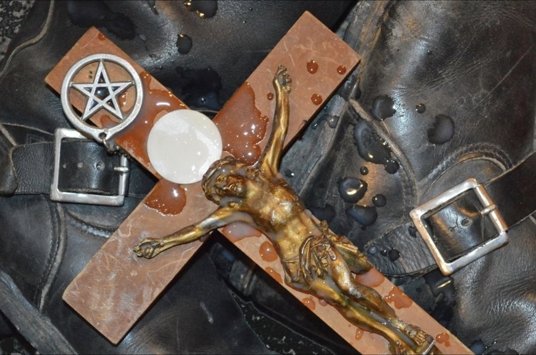 serve_satanbr's tweet photo. Adorei, faça parte do grupo serve satan

#satan #blaspheme #profano #gay https://t.co/zUt43Bzk25