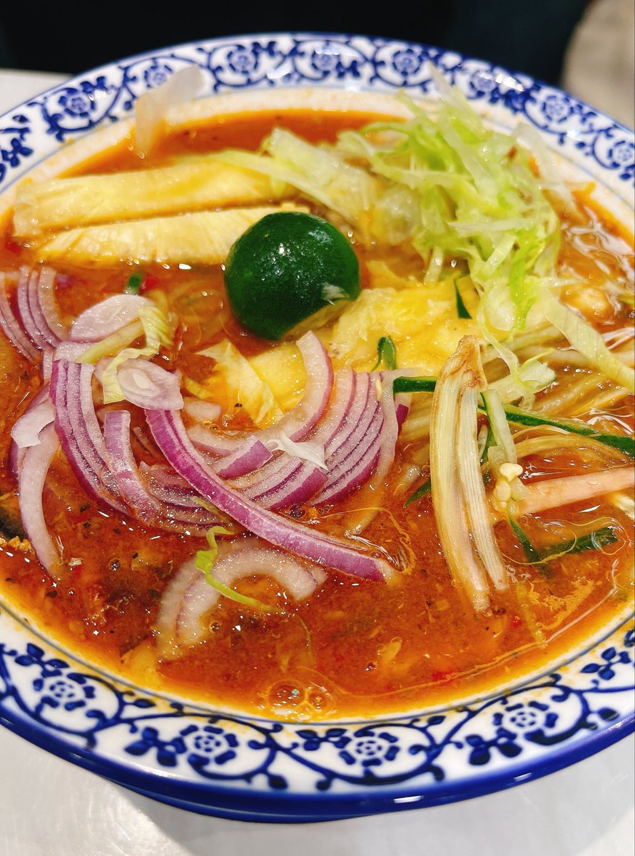 FlyinQuietly's tweet photo. 好象征生活的一道Asam Laksa～

每一口酸辣鮮香，
都是最真切的「生活味」。

把工作或繁雜暫時關在門外，
專注於舌尖上的層次，
也是一種非常儀式感的休整。

閉關大休息前，好好淺嘗「生活」。

#EatWellRestWell https://t.co/1yg8vMAVLd