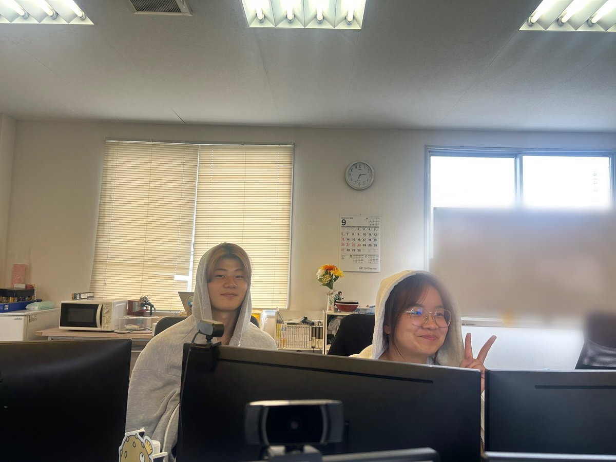 event21_sora's tweet photo. パーカーかぶり🙂 https://t.co/AKdwt3CuYP