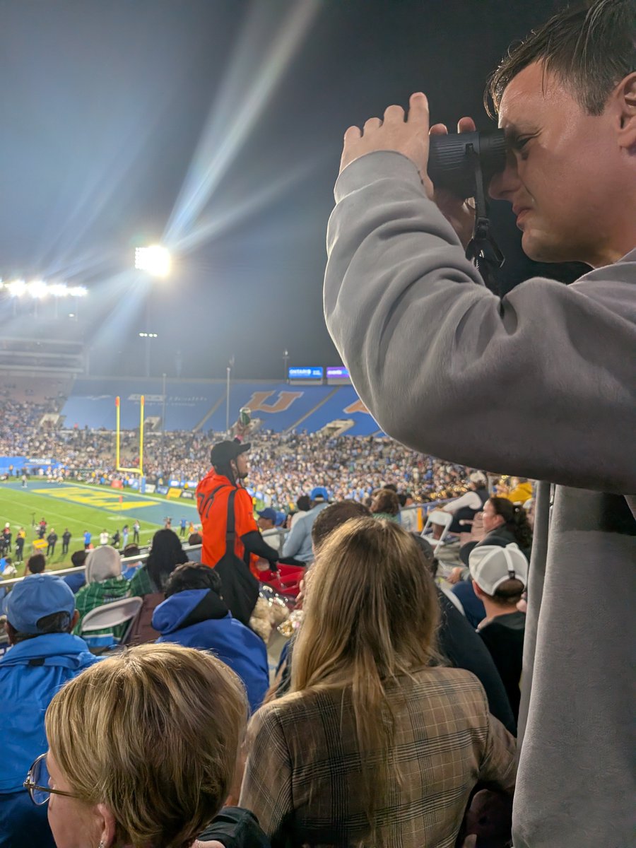 NoLatencyLive's tweet photo. @Bet_Labs Get the call before the broadcast 
Arbitrage betting late night action 
Live from the Rose Bowl. Calling UCLA–Purdue as it happens.
Zoom: https://t.co/Sk0HddCNmu
Meeting ID: 844 5722 5038
#GoBruins #UCLAvsPurdue #RoseBowl #BigTen #CFB #UCLAFootball https://t.co/yl7yL0vcYP