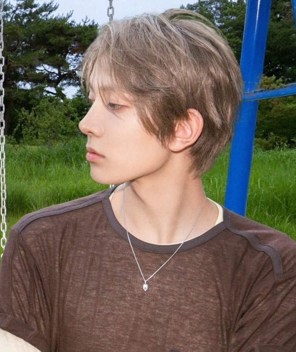 kneepaninisean's tweet photo. Flexing his holy side profile in each photo. https://t.co/2fUBcHpjwY
