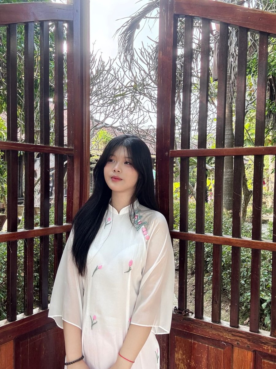 seto175's tweet photo. Nhật Anh 2k6 học sư phạm tiểu học,nhìn thơ thơ nhma là đĩ chính hiệu có thằng ny mập địt cu bé ysl. Nó hay gạ đám bạn với mấy đứa nhỏ tuổi some. Cô giáo tương lai mà lại là cái bồn chứa tinh trùng dơ bẩn, như này chỉ có dạy hs cách địt thôi. https://t.co/Ll21Z1dCWp