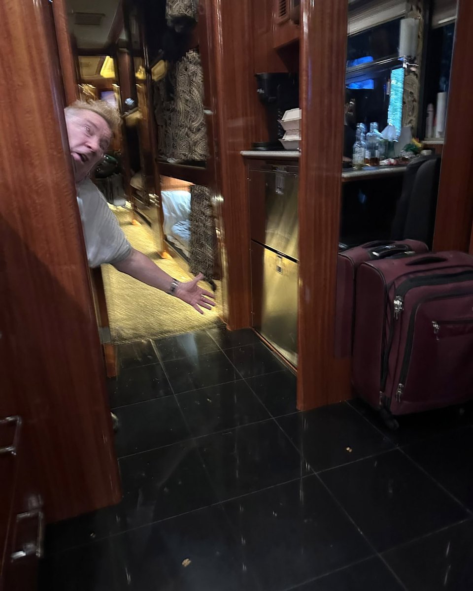 pilofficial's tweet photo. Anyone seen John? https://t.co/K8q4cSZD3b