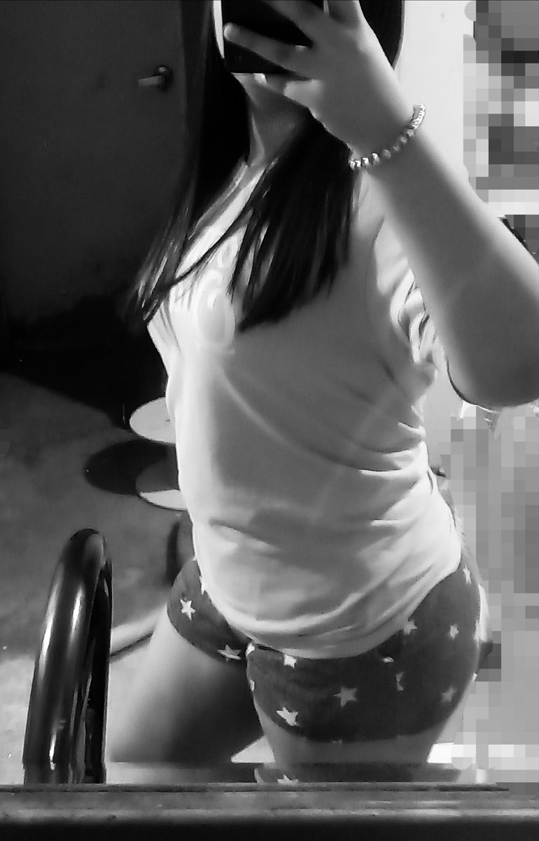 PamelaCastvil's tweet photo. Holiii bby https://t.co/vfki2ynR4g