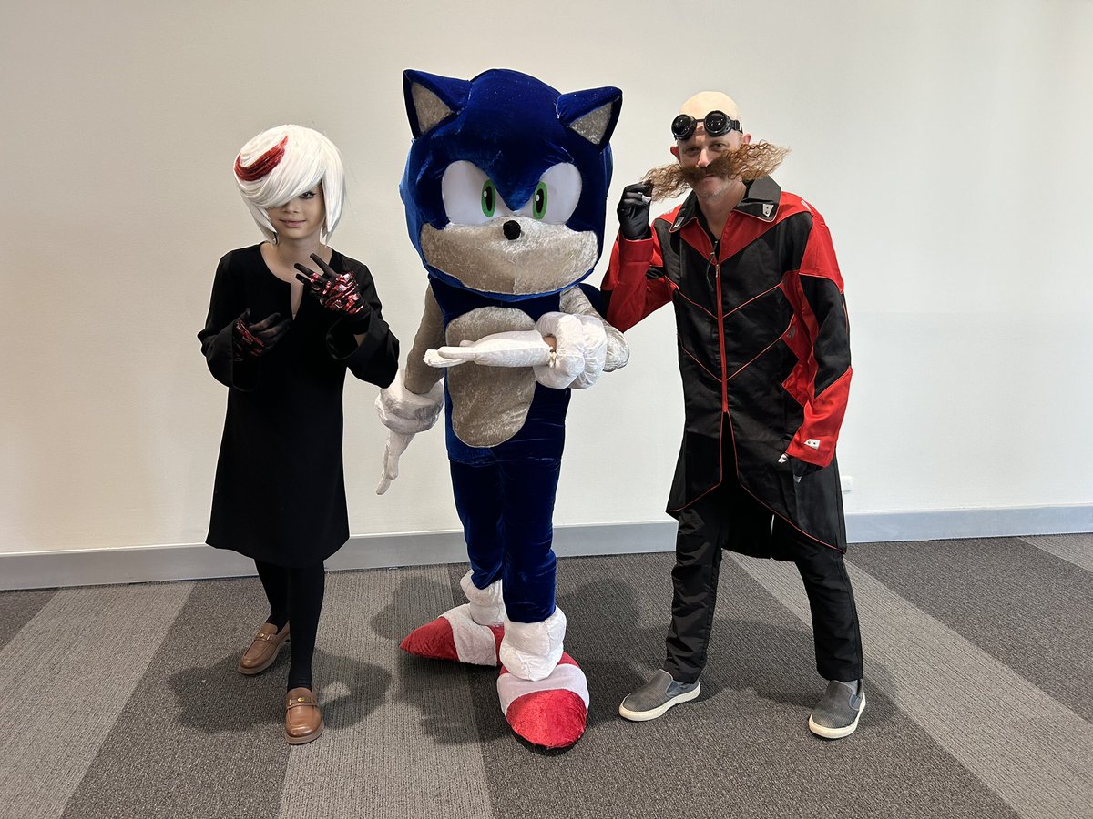 Know_That_Guy's tweet photo. Met a few more people today.
I still need to work on my โbeing so nervous when approaching peopleโ thing.
I just wish I had a more outgoing personality irl, and less socially awkward ๐
Next year ๐
#OzComicCon #sunday #Know_That_Guy #cosplay https://t.co/2vHRv2Uf2u