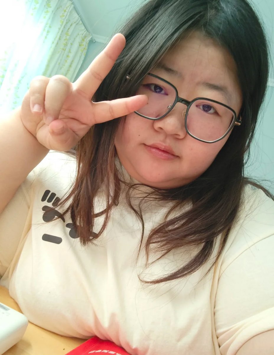 xiaoyu8ok's tweet photo. 我知道自己真的很胖
所以以���總是不太敢拍照
但最近開始覺得
胖胖的我好像也沒那麼不好
你覺得呢
#高雄 https://t.co/IBAumrAB2m