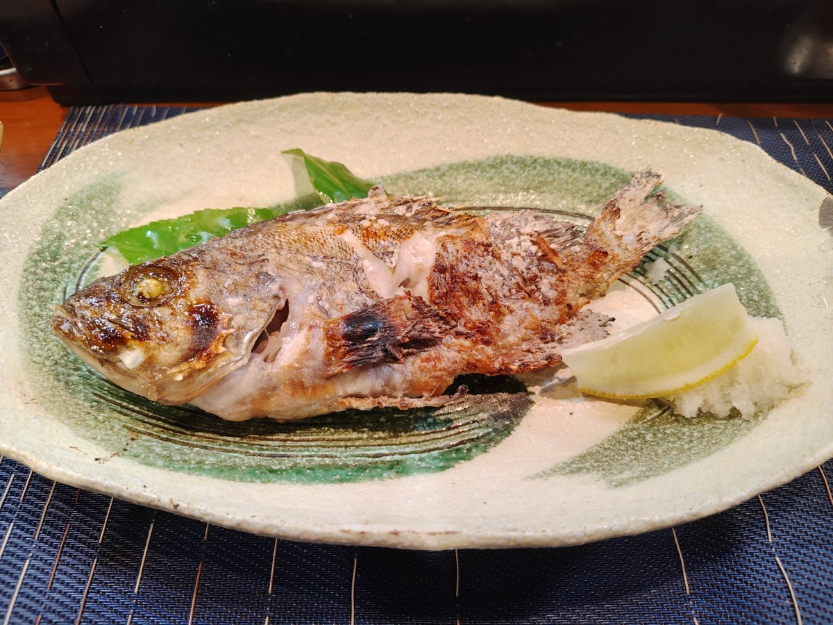 hahunko's tweet photo. 真ソイの塩焼き。仕事前なので日本酒自重しなければならないのが悔やまれる https://t.co/lfSmlefe2q