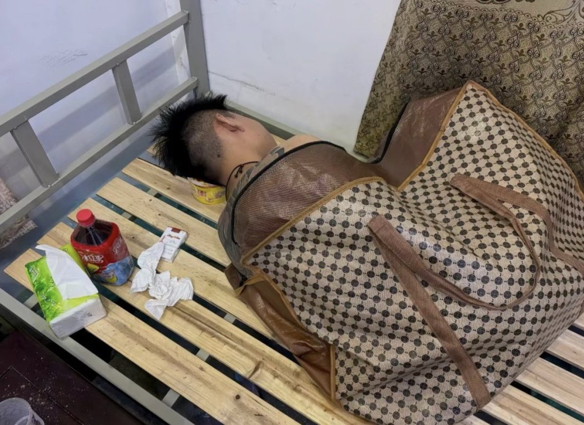 0xyouyu's tweet photo. 现在进厂的人都这么狠了吗

差点以地为床以天为被

这和当猪仔有啥区别 https://t.co/NIjDd3rD9O