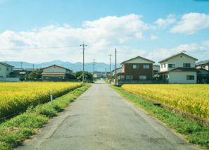 scottygoblu's tweet photo. 雨が上がったばかりの道☔ 水たまりに空が映っていた。 https://t.co/FeYkb0VnCl