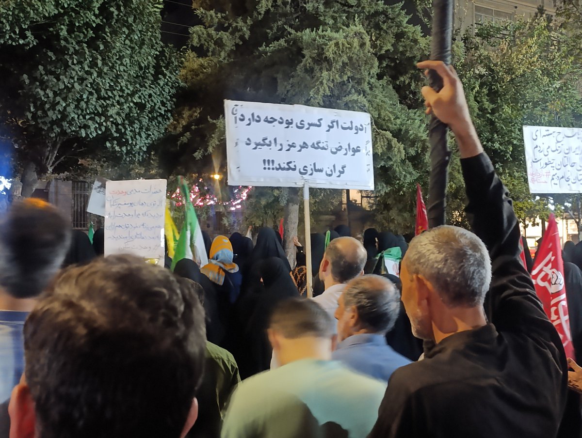 Gozareshgar2026's tweet photo. دولت اگر کسری بودجه دارد. 
عوارض از تنگه هرمز بگیرد، 
گران سازی نکند!!! 

#حرف_حق
#تنگه_هرمز https://t.co/ilLcWNO3Te