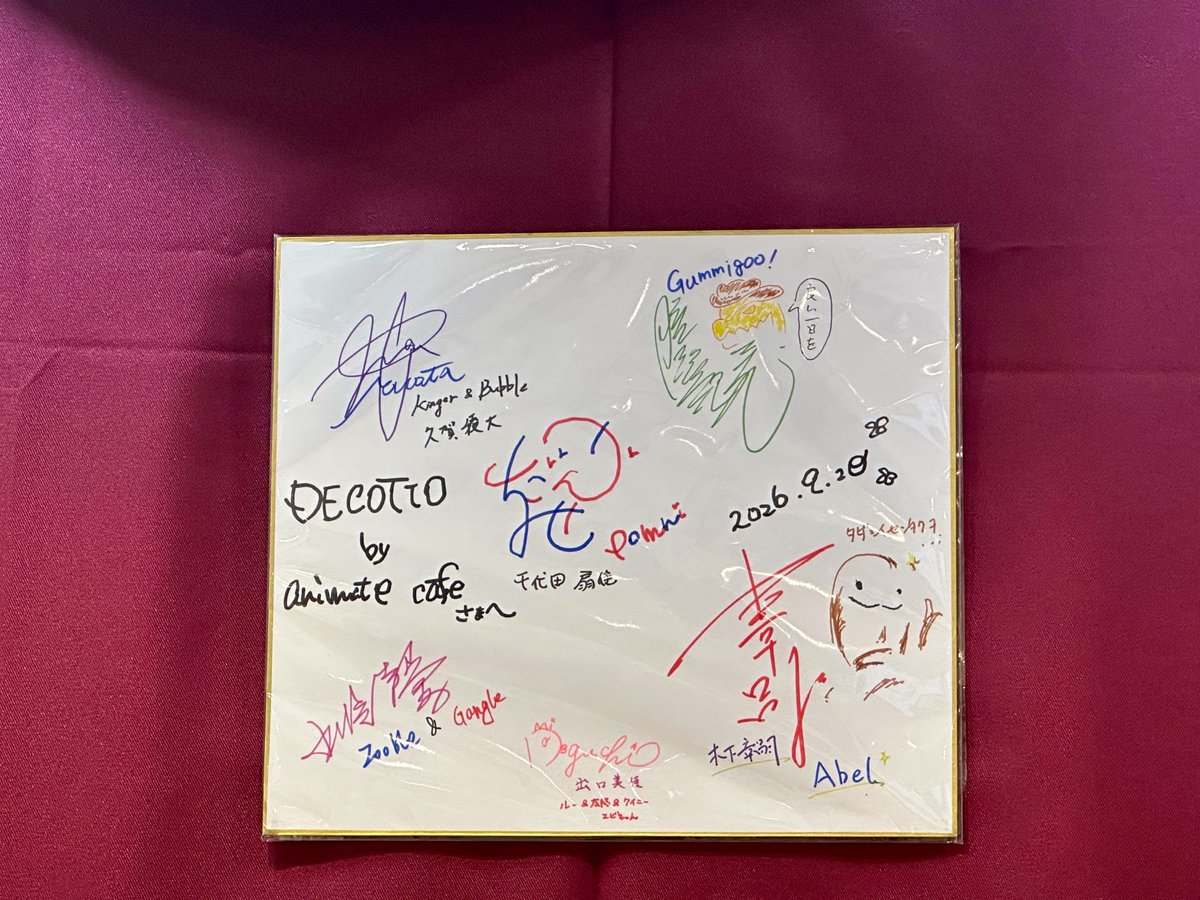 SenkaChiyoda_va's tweet photo. 今日はアメイジングデジタルサーカス日本語吹替声優のみんなと！
DECOTTO by animate cafeさんにお邪魔しました〜！！！

サインも飾っていただいておりますので、これから行かれる方はぜひぜひチェックしてみてください🤡💕
#TADC #アニメイトカフェ https://t.co/aZIOJJ9Y4B