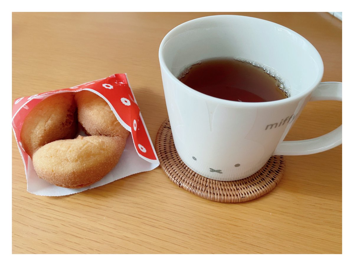 yun_sorairo's tweet photo. 久しぶりにミスドに寄ってさつまいもド買ってきておやつタイム🍠🍩✨

弟者さんの鬼武者実況見ながら食べよ(*´︶`*)♡ https://t.co/NHNUSLlOJq