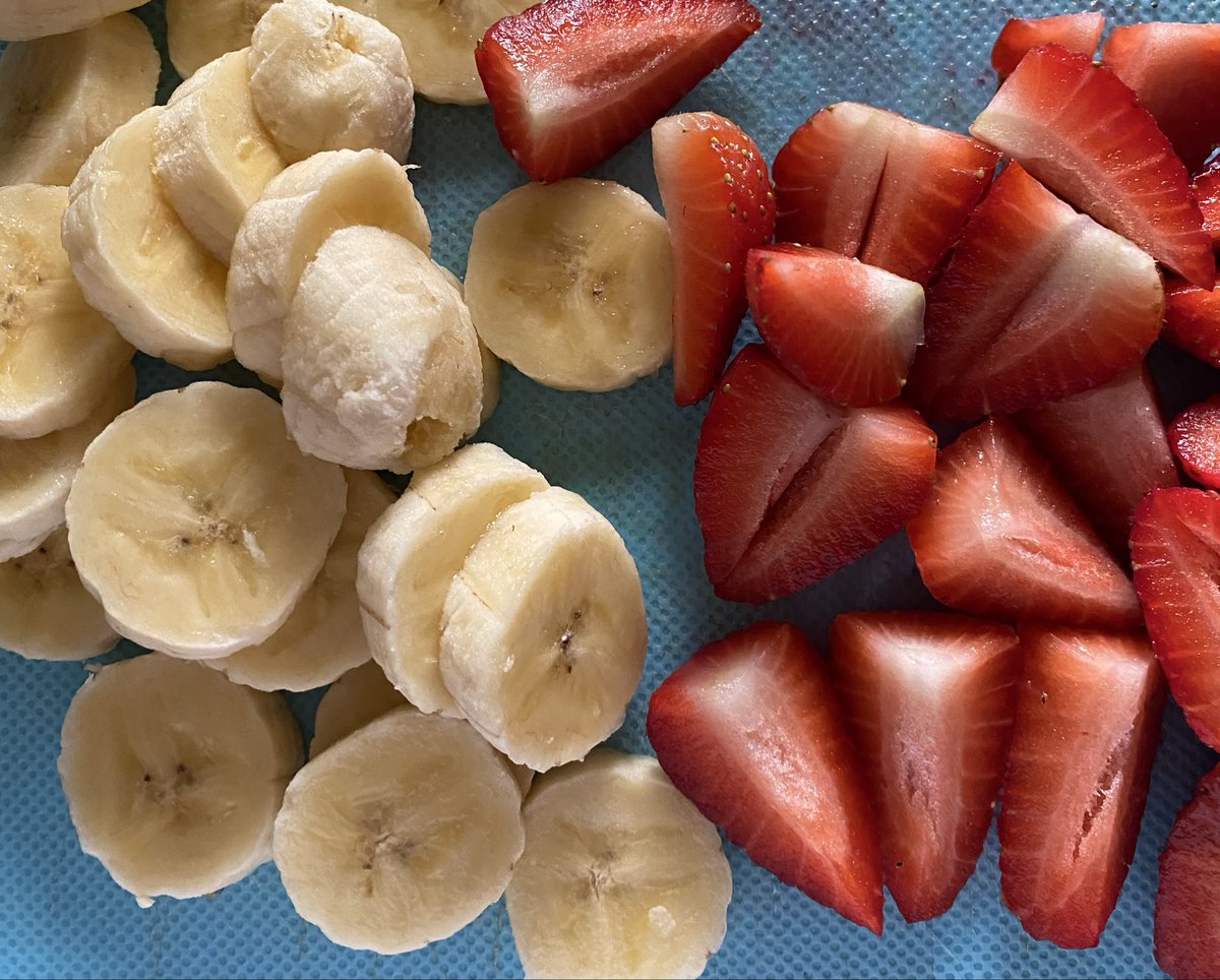 Princess_Noleen's tweet photo. A little fruity, a little spoiled. 🍓🍌💋 https://t.co/TcjDDdEeZl
