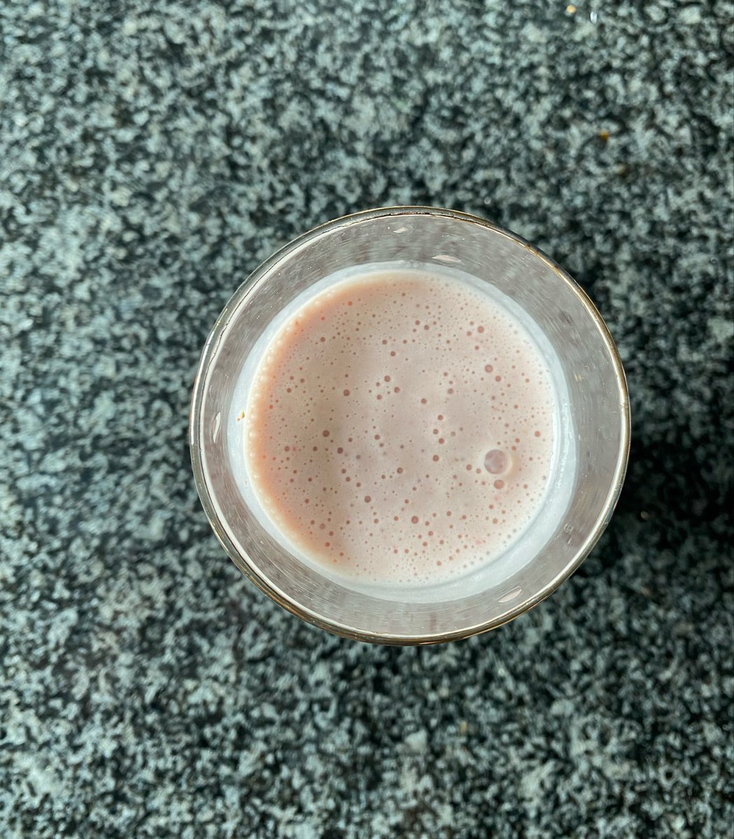 Princess_Noleen's tweet photo. A little fruity, a little spoiled. 🍓🍌💋 https://t.co/TcjDDdEeZl