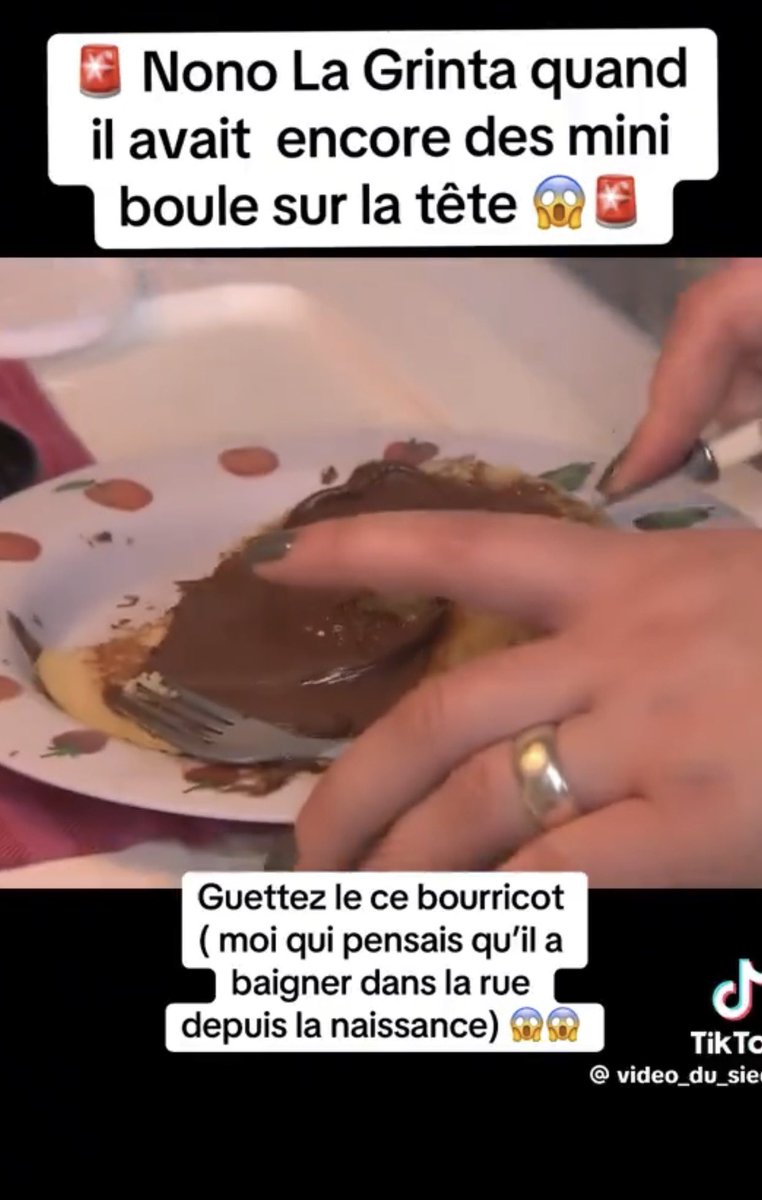 askaarovv's tweet photo. @grs__david Big respect à Kate c'est la première que je vois  quelqu'un mettre la bonne quantité comme ça.
Certaines crêperies c'est abusé ce qu'elles font, tu croques deux fois y a plus de chocolat. https://t.co/BblebClXdi