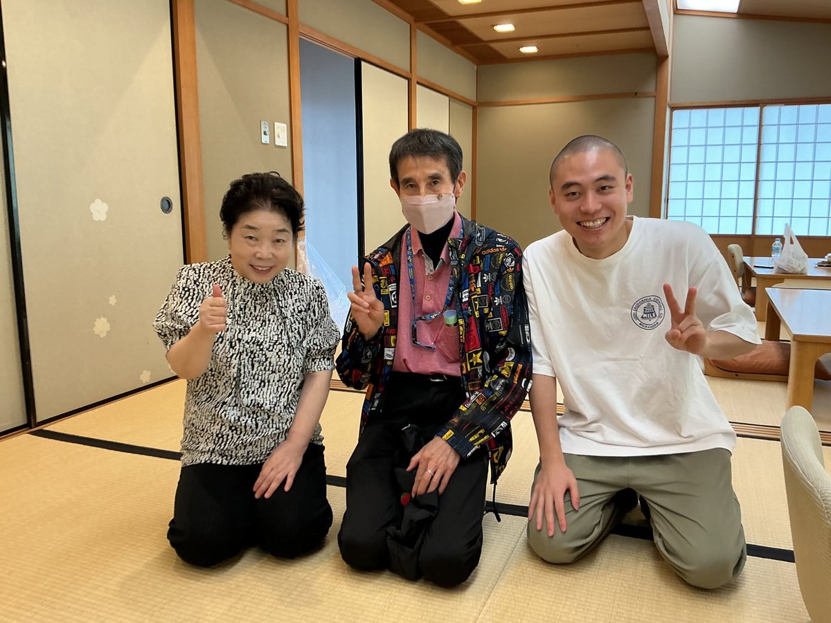 c2000p3000's tweet photo. 昨日は
第2回
和泉シティープラザ寄席でした
出演は
桂九寿玉さん
露の都師匠
笑福亭伯枝師匠
でした　
楽屋へお邪魔しました
写真も　
ありがとうございます(^^♪
#第2回
#和泉シティープラザ寄席
#桂九寿玉さん
#露の都師匠
#笑福亭伯枝師匠 https://t.co/iRVrxzRDVO