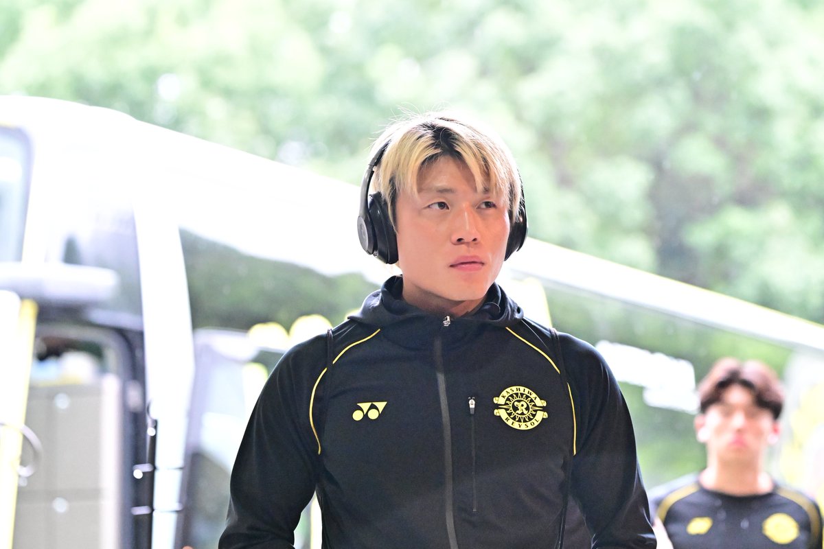 REYSOL_Official's tweet photo. Bus Arrival 🏟️
先ほどスタジアムに選手たちが到着しました🟡⚫️

#柏レイソル  #AMBITIONToBeTheBEST https://t.co/WZ3bn7CWyy