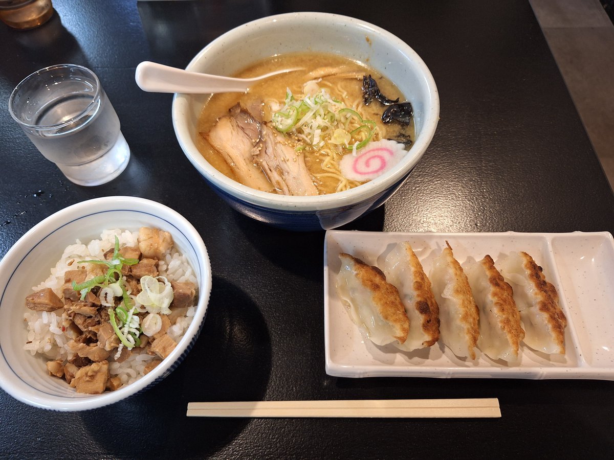 kakechof's tweet photo. 北海道と言ったら味噌ラーメン https://t.co/ECdCiMFNOP