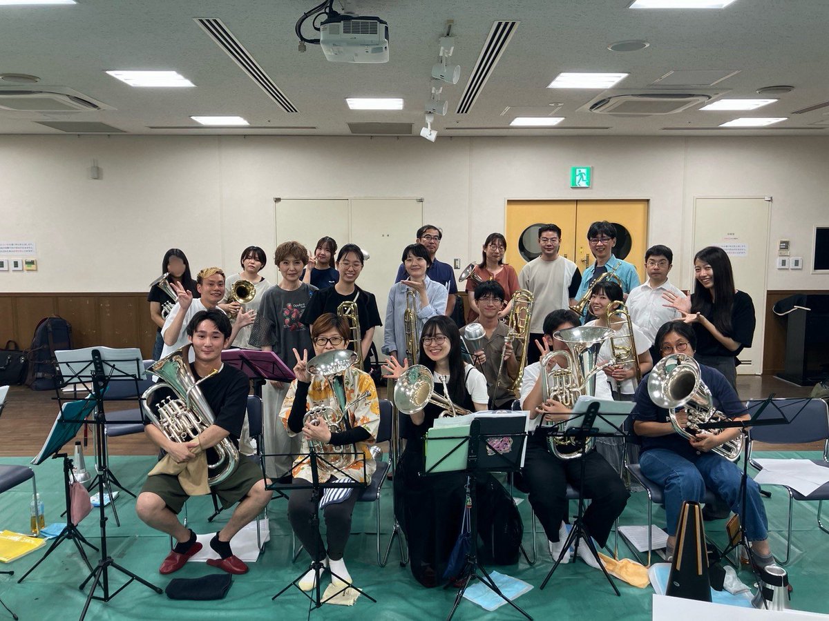 FBO_2020's tweet photo. 9月19日練習日記

昨日は3名もの見学者様をお迎えしての練習でした。
ブラスバンドに興味を持ってもらえるのは嬉しいですね😆

来年の演奏会に向けて曲の練習だけではなく、それ以外のところも水面下で色々動いています。
来年の演奏会でお披露目出来ることを目指していますのでお楽しみに🍀 https://t.co/pXKe4TR0f2