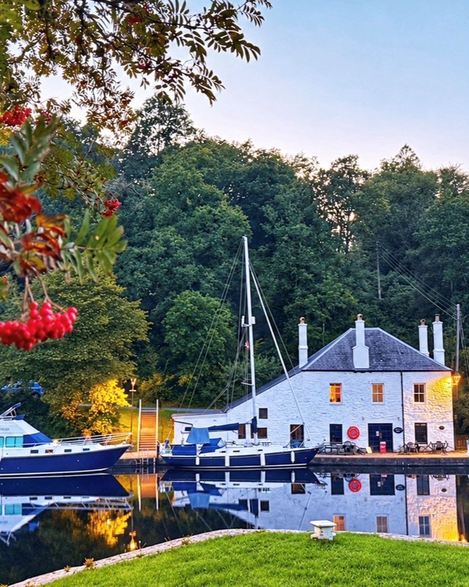 BBCScotlandNews's tweet photo. The sun goes down on this beautiful view of reflections in Crinan Basin.

📸 Aileen Gillies

Send your photos of Scotland to scotlandpictures@bbc.co.uk

See more of your pictures: https://t.co/M2InopY98E https://t.co/PstBNmmAip
