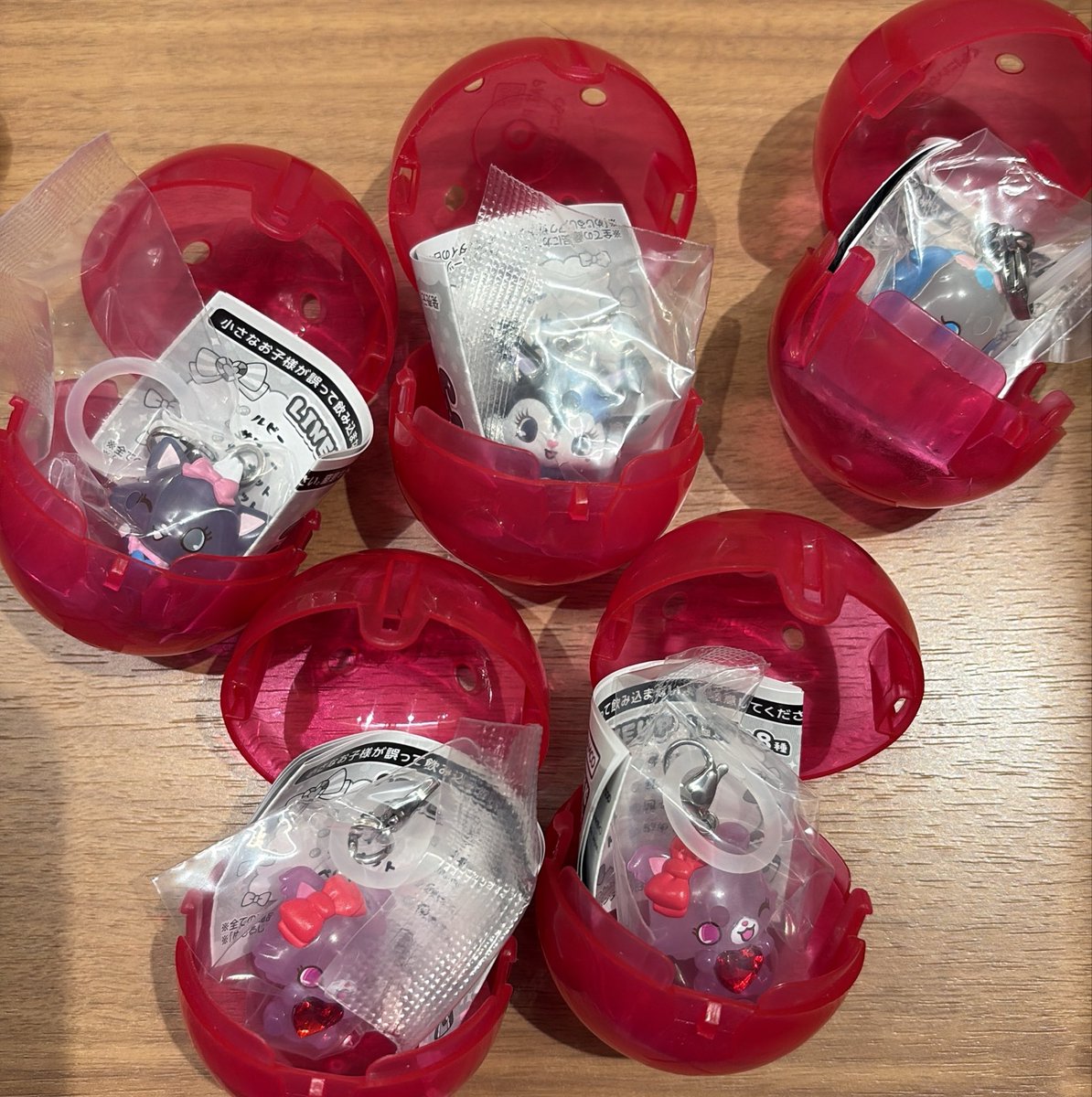 06ywl's tweet photo. ジュエルペットめじるしアクセサリー2  ガチャガチャ  交換

譲サフィー
    ルーア
    ダイアナ
    ガーネット

求ルナ
    ジャスパー

ガーネットは2個所持しております。
お気楽にお声がけください！ https://t.co/srTJ6l4vBx
