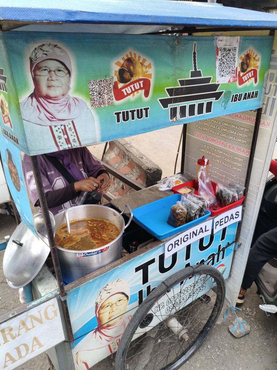 buburrkacangg's tweet photo. Jujur aku ga suka tutut. Ini temenku yg beli, sekantong 10k. 🐌

😐😶 https://t.co/B34Gw3AcqJ