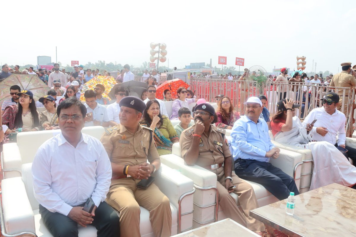 DmMeerut's tweet photo. मेरठ की क्रांतिधरा पर भारतीय वायुसेना की प्रसिद्ध सूर्यकिरण एरोबेटिक टीम ने किया अद्भुत हवाई करतबो का प्रदर्शनl
@CMOfficeUP @ChiefSecyUP @UPGovt @InfoDeptUP https://t.co/8NSoqHdW3e