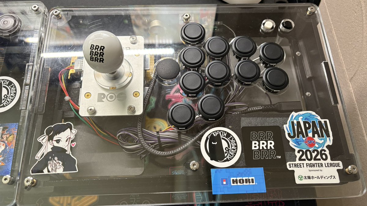 fu_raibou_yoh's tweet photo. 自作レバー用ハーネスのZENAIMボタンアケコン2台目も完成！

1台目:ROSゴールドプレートOTTO V5
2台目:ROS V5

ZENAIMボタン使いたくてレバーを付け替えていたけど、2台にすれば付け替え不要。

レバーそれぞれの特徴が違うので、アケコンを変えながら楽しみます。

#ZENAIM 
#アケコン https://t.co/QhaEBPytbr