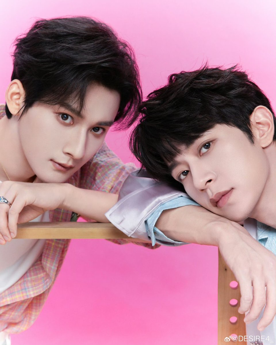 ffoxie02's tweet photo. this is the literal definition of campus couple goals that everyone is obsessed with. jiangli is radiating pure boyfriend code 💗✨️ https://t.co/Hc1SlRSa9y