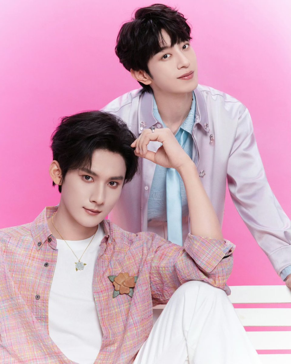 ffoxie02's tweet photo. this is the literal definition of campus couple goals that everyone is obsessed with. jiangli is radiating pure boyfriend code 💗✨️ https://t.co/Hc1SlRSa9y