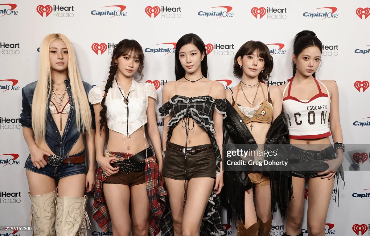 FIMBASE's tweet photo. LE SSERAFIM has arrived on the blue carpet at the 2026 iHeartRadio Music Festival 🩵

LE SSERAFIM MADE IHEARTRADIO’s NIGHT
#LESSERAFIMoniHeartFestival 
#LE_SSERAFIM #iHeartFestival2026 https://t.co/Lc3zuV365B