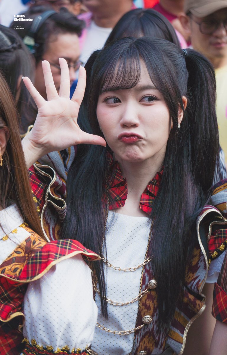 LunaBrillante_9's tweet photo. Twin tail👧🏻

260920— @L_MarshaJKT48, Behind The Scene 'Ayo Tersenyumlah', Senayan.   
#Lunabrillante9 #MarshaJKT48 #マーシャレナテア #JKT48Dream https://t.co/9i1Ym5Tsif
