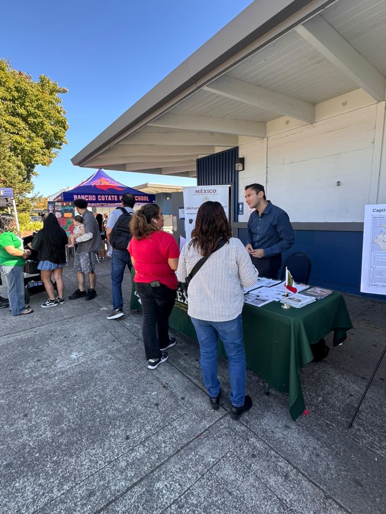 ConsulmexSFO's tweet photo. .@ConsulmexSFO presente en la "Fiesta de Independencia" en Rancho Cotati High School @Proud2BeCRPUSD en el @CountyofSonoma. Brindamos información a la comunidad mexicana sobre los servicios de protección, de documentación y de asuntos comunitarios. @vcalva @MarcoAMena https://t.co/8snDvNX9rF