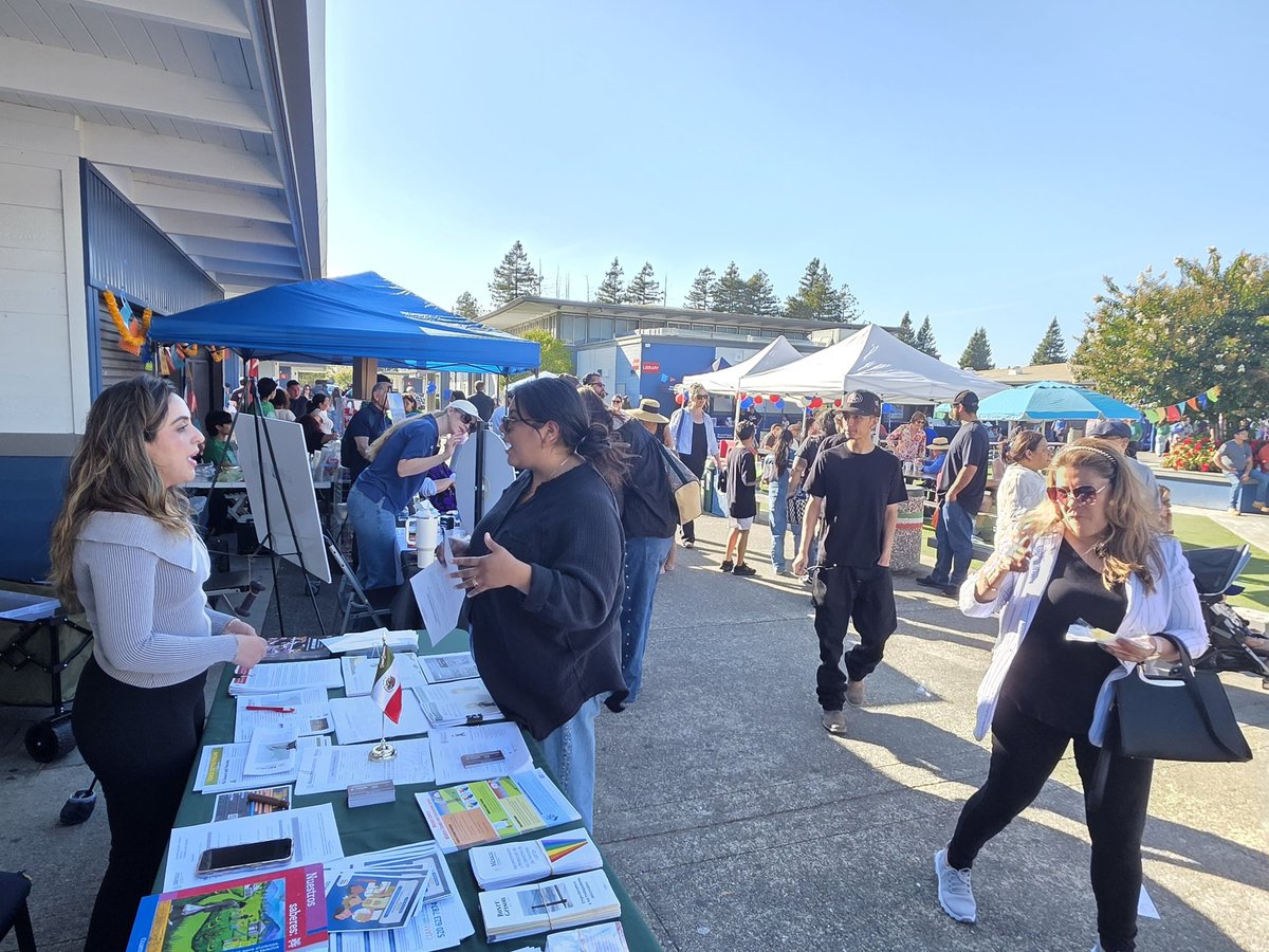 ConsulmexSFO's tweet photo. .@ConsulmexSFO presente en la "Fiesta de Independencia" en Rancho Cotati High School @Proud2BeCRPUSD en el @CountyofSonoma. Brindamos información a la comunidad mexicana sobre los servicios de protección, de documentación y de asuntos comunitarios. @vcalva @MarcoAMena https://t.co/8snDvNX9rF