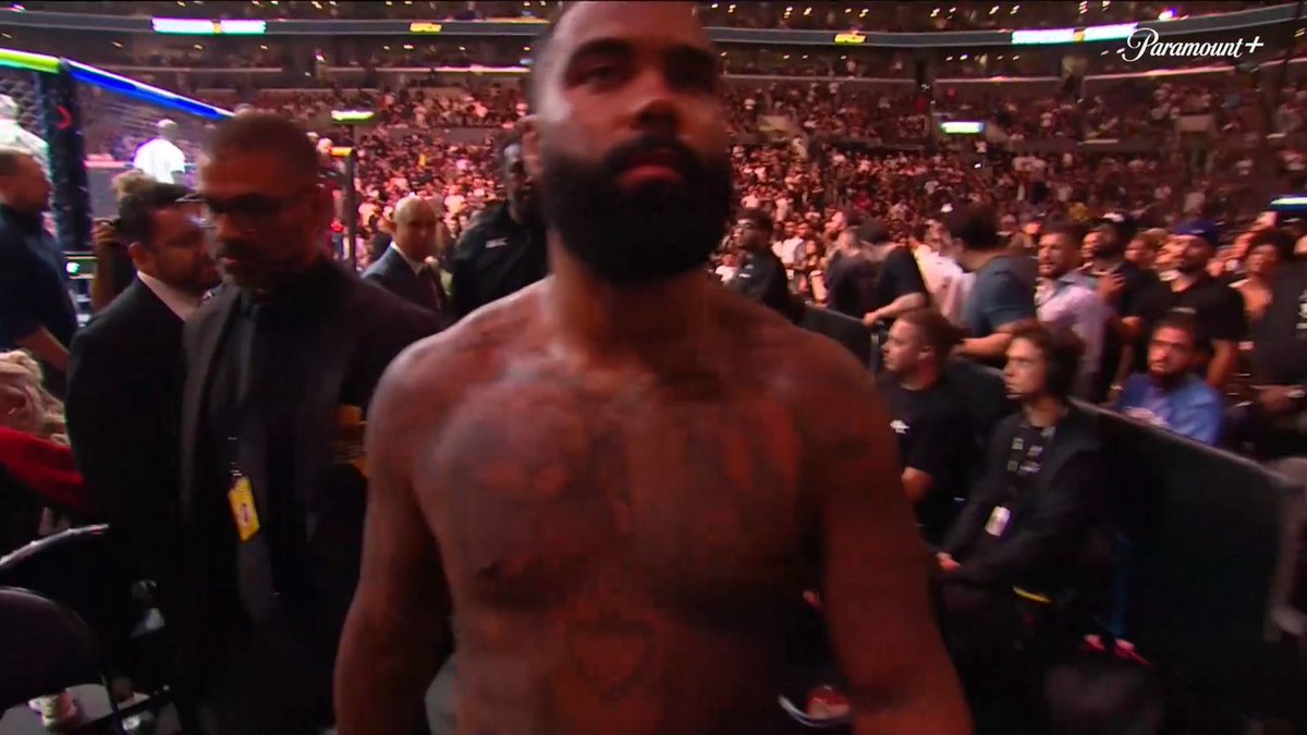 BulletClubIta's tweet photo. Gable Steveson just walked out before the ref raised Sean Sharaf hand. 

One of the biggest scumbags in the world today. #UFC331 https://t.co/UJJuLGDu2V