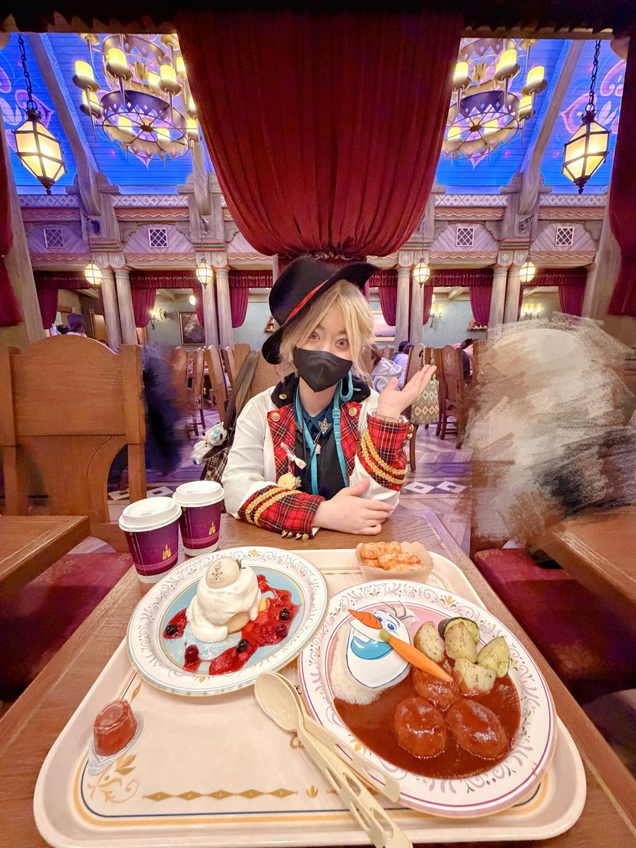 Milk61689's tweet photo. 初のアレンデールロイヤルバンケットへ✨✨
素敵すぎる💓

#Dハロ仮装2026
#ツイステ仮装 https://t.co/MDAiGqb78E