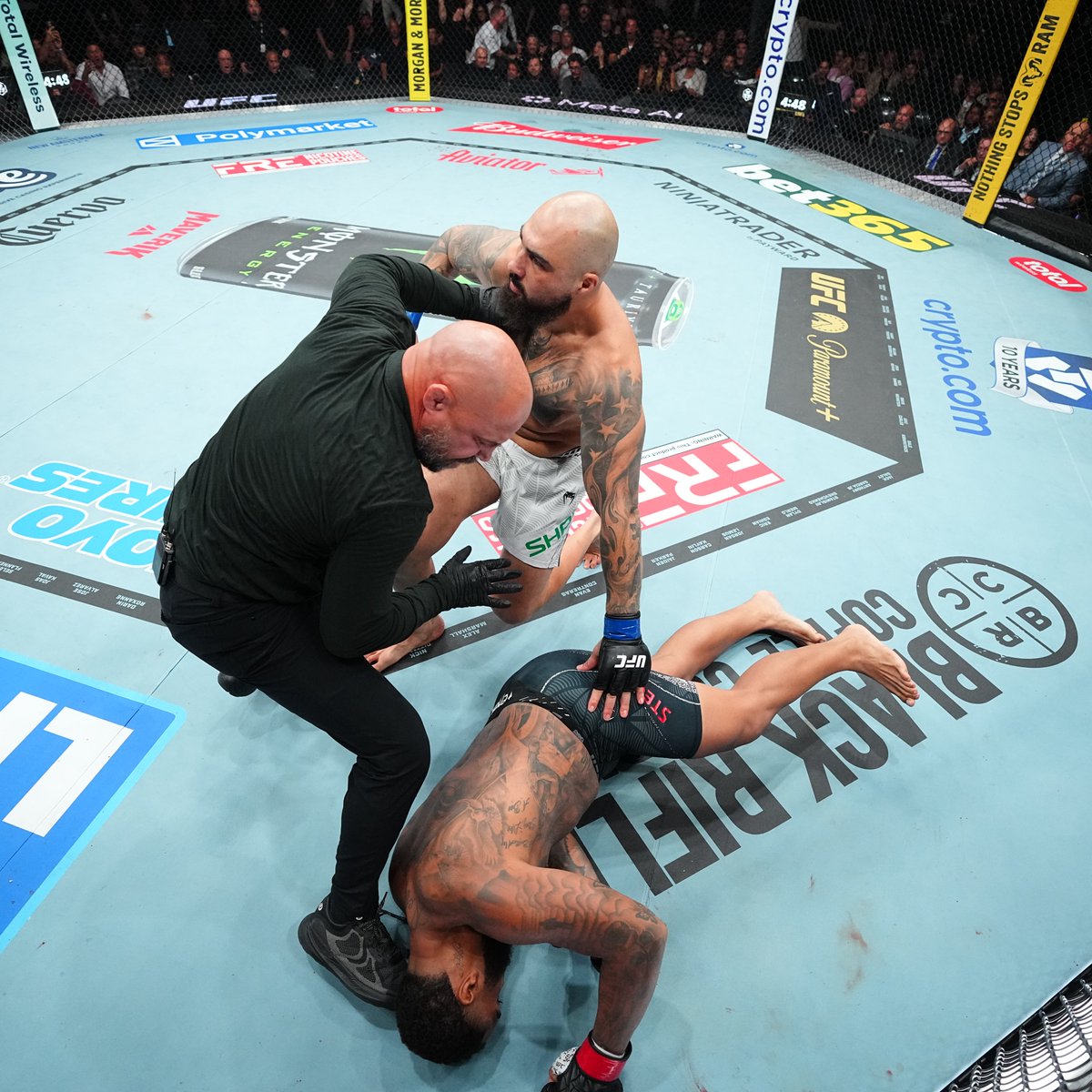 mmaonpoint's tweet photo. THIS SPORT, MAN https://t.co/5ynDLrwPpb