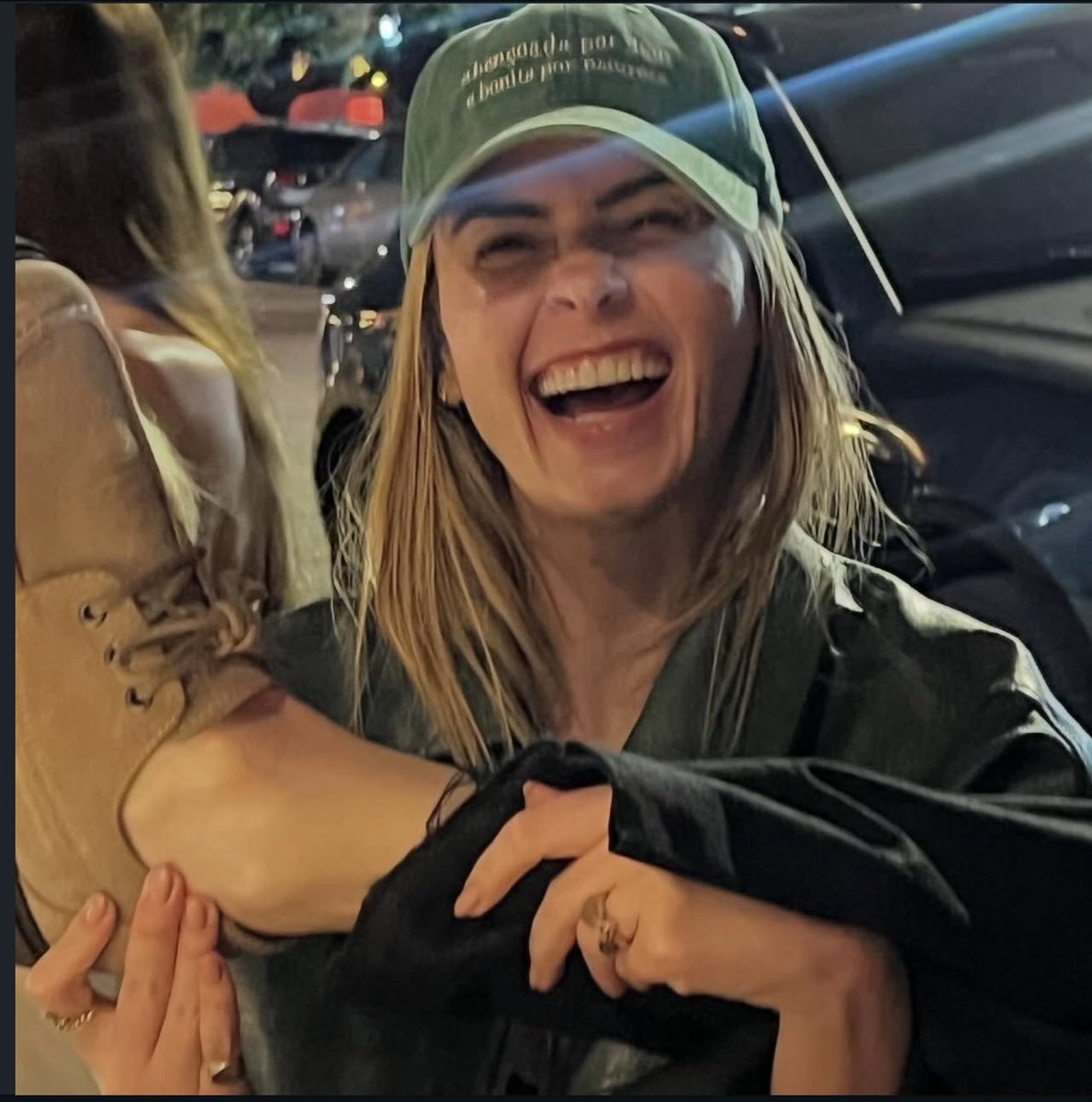 gihrenaultx's tweet photo. Ana Paula é muito flexível kkkkkk https://t.co/ath2fTevp0
