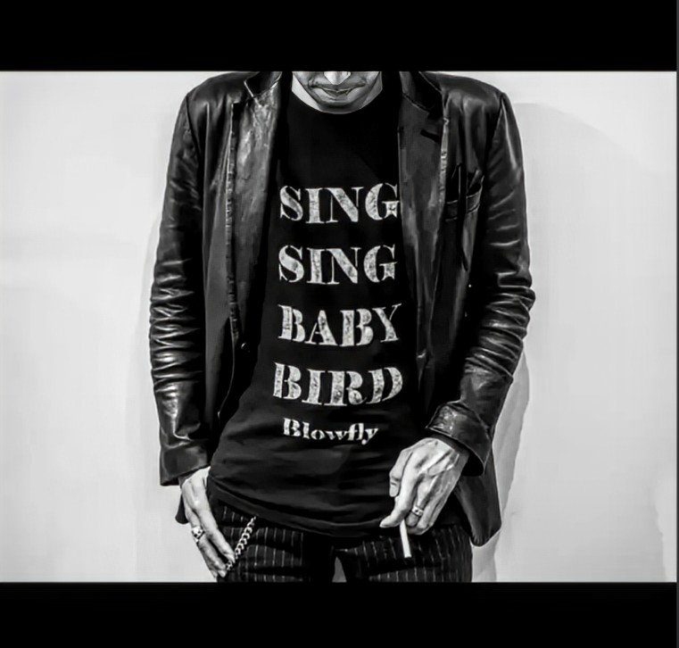 blowfly66's tweet photo. [お知らせ]
10月24日をもってアライ(THEATER LAYBANS,TLSB,ChimeraHead),ホヅミ(ChimeraHead),イトウ(yodare),カンノ(port)４名で制作した最初で最後のEPが配信停止となります
CDもありません
6年間に渡る愛聴ありがとうございました
https://t.co/PlH3ZKPOgL https://t.co/qYQm22C7o4