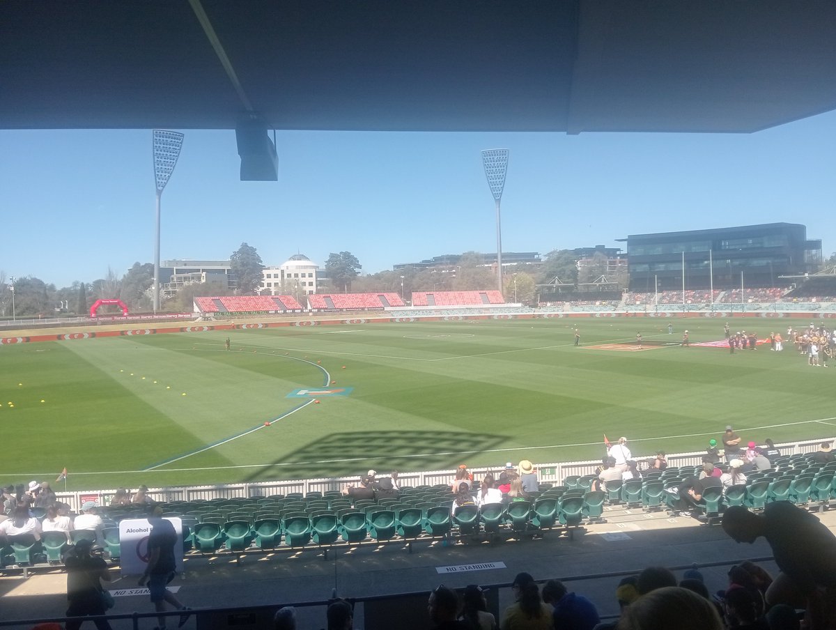 LiamMc99's tweet photo. I mean, it's a pretty decent day for footy in the nation's capital 

#AFLWGiantsTigers https://t.co/iNrWfH7PI1